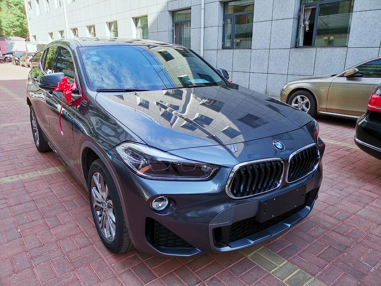 为了那一抹蓝色,宝马x2提车作业 矿石灰领先型,加装了原厂舒