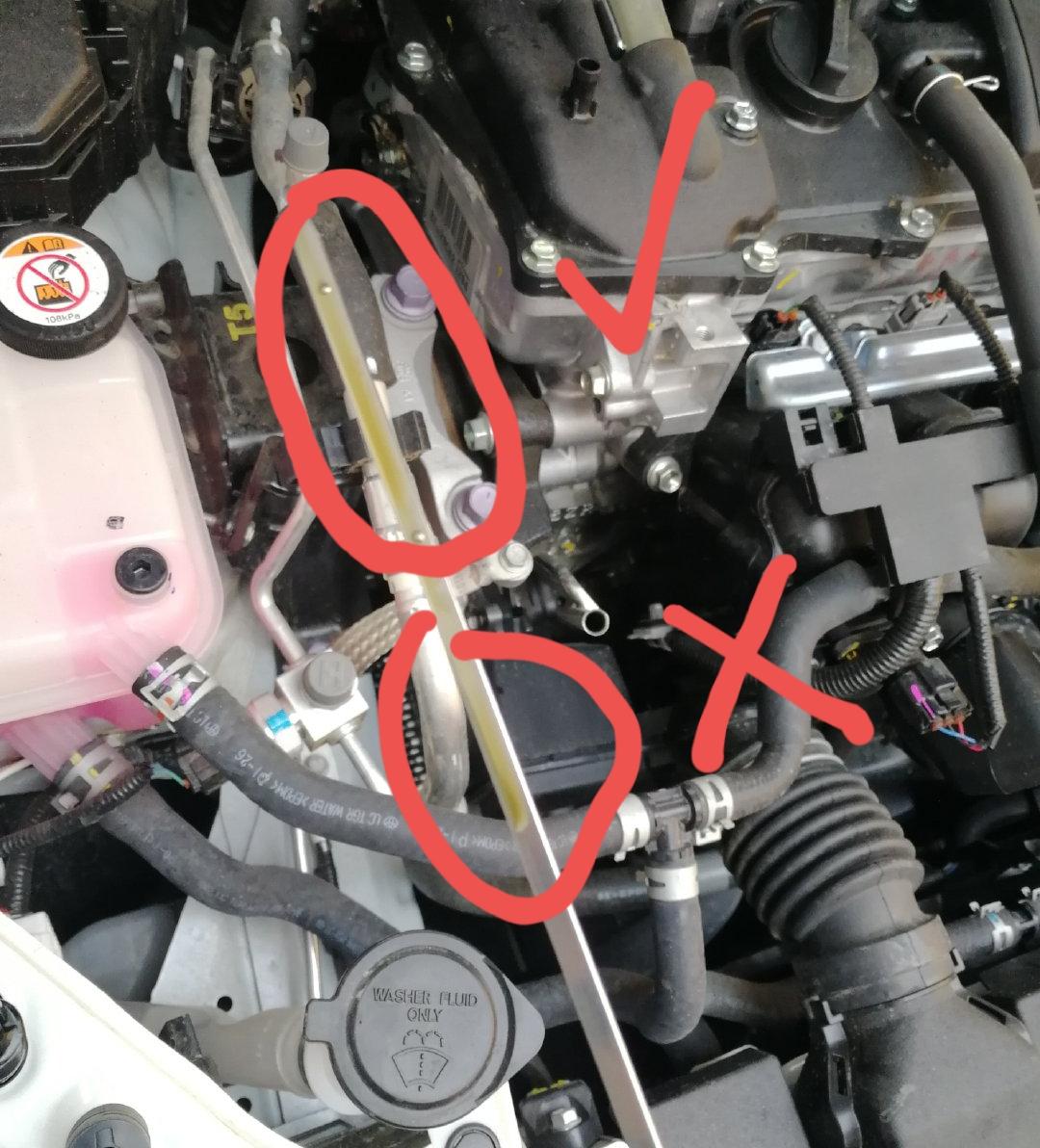 回答了:请问下大家,凯美瑞2.5汽油版的机油位在机油尺什么位