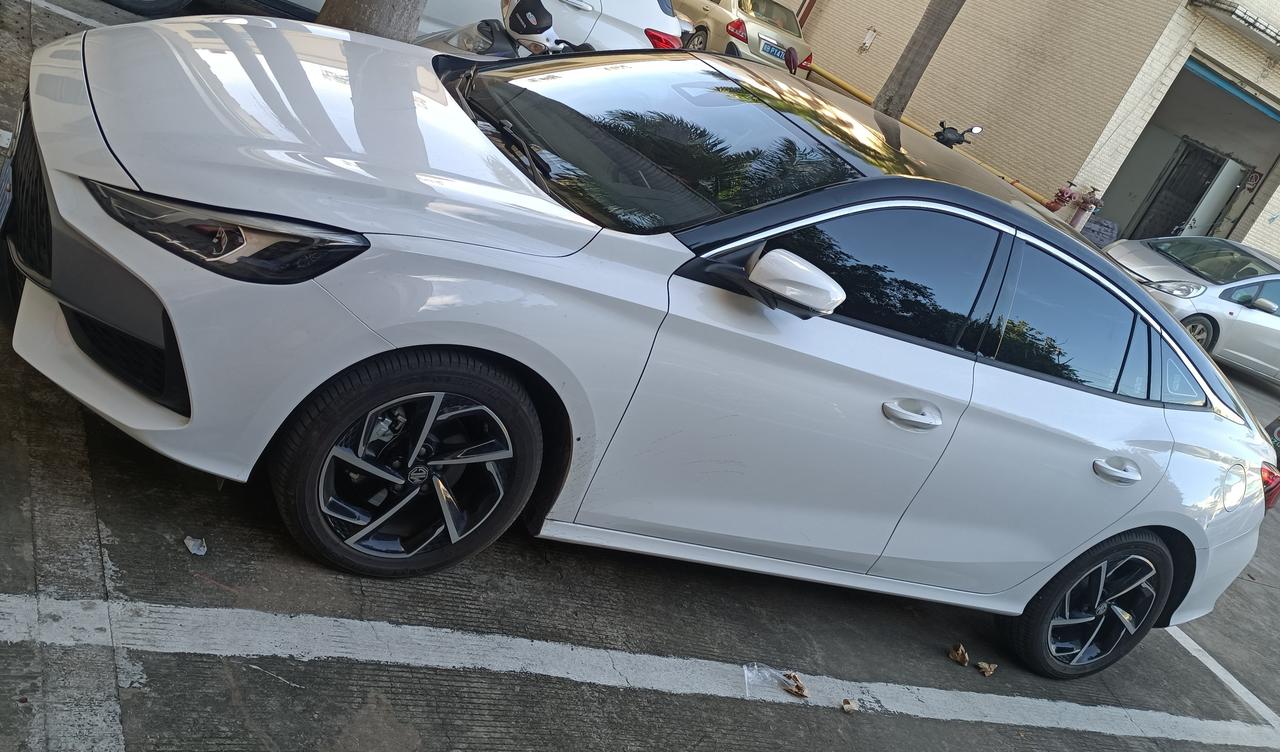 黑顶好像有点帅_名爵5车友圈_sngbg_懂车帝