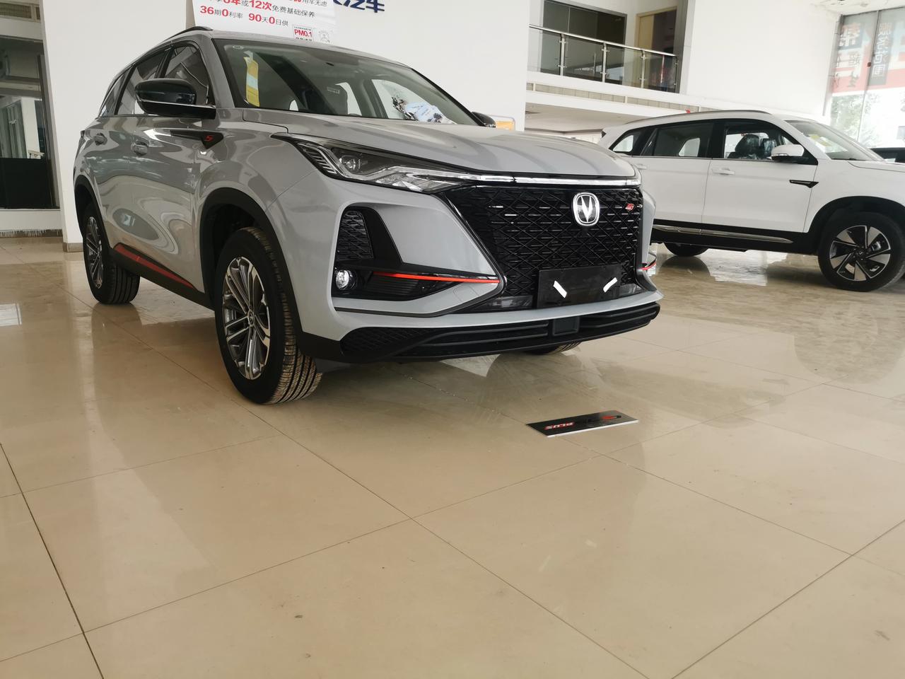 实拍21款cs75plus白色的外观既时尚又动感 cs75p