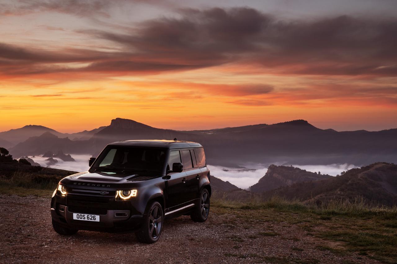 路虎卫士黑武士