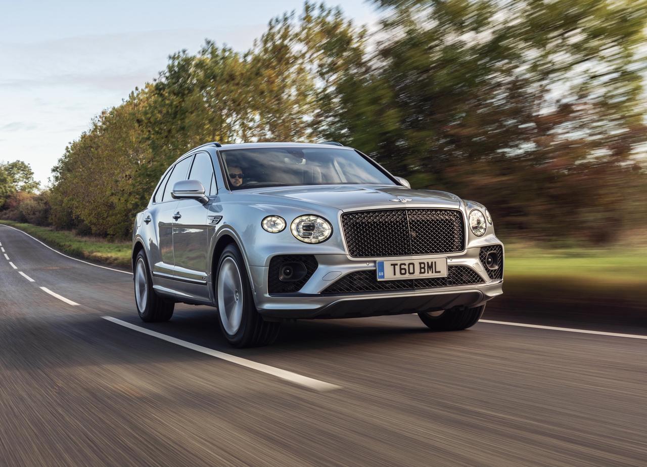 2021款宾利添越,搭载4.0升v8双涡轮增压发动机,最大功