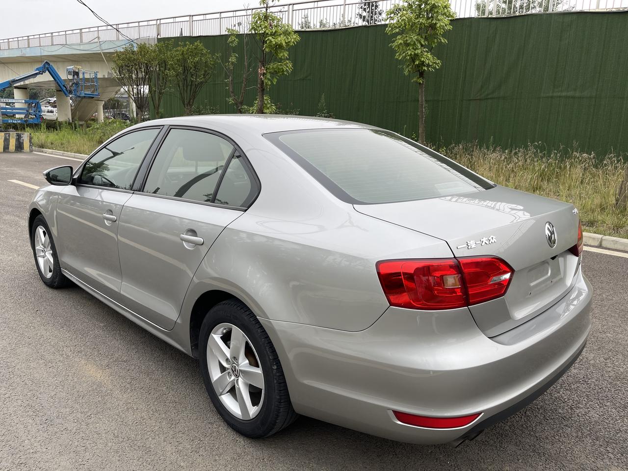 13年的大众速腾14t自动挡原车一手户