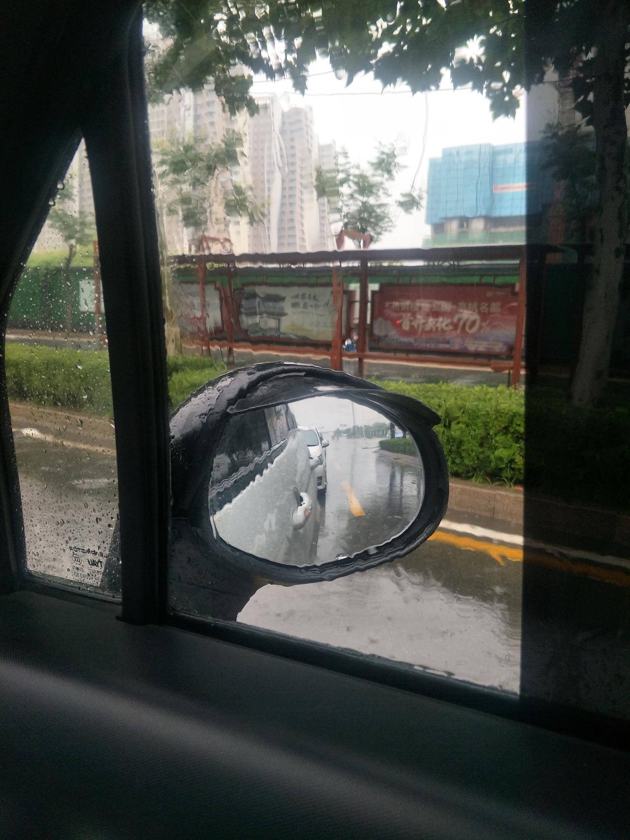 下雨天车窗没关(下雨天车窗没关怎么办)