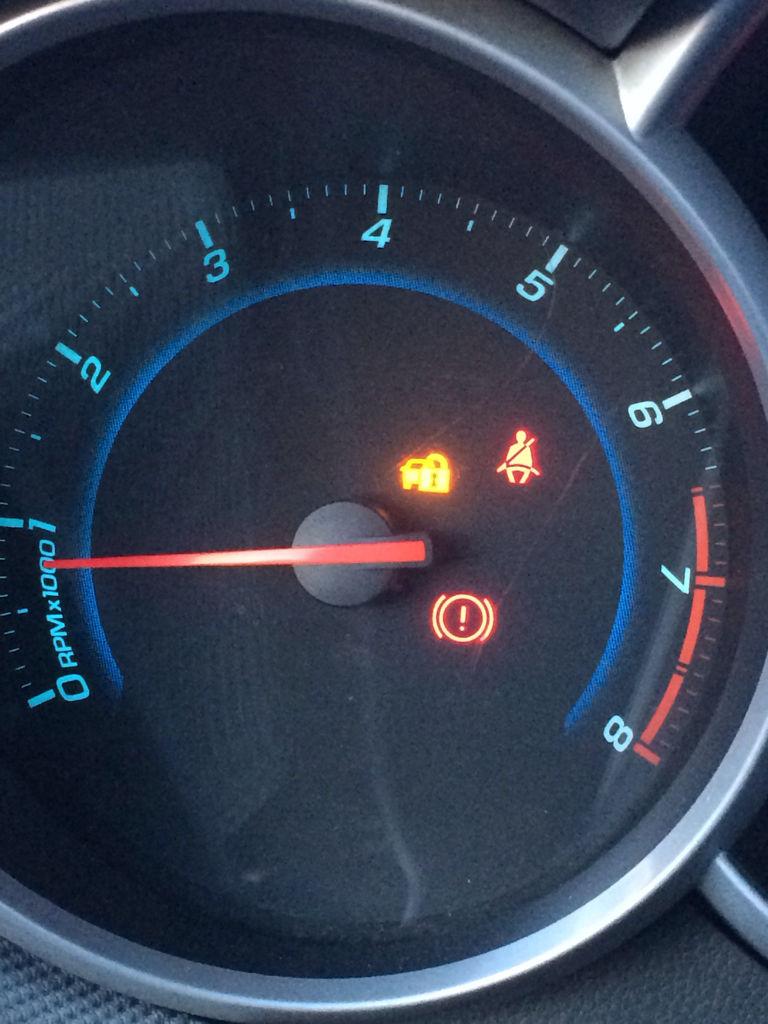 新买长安cs75,发动机防盗故障灯就一直爆闪,是不是有什么故