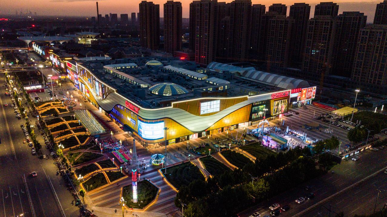 以"向快乐出发"为主题的雷丁芒果百城欢乐party第二站,在聊城万达广场