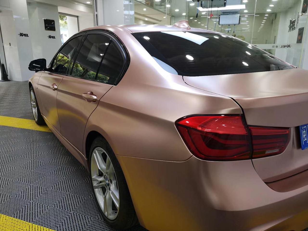 厦门宝马改装,宝马320im改色电光金属玫瑰金_懂车帝