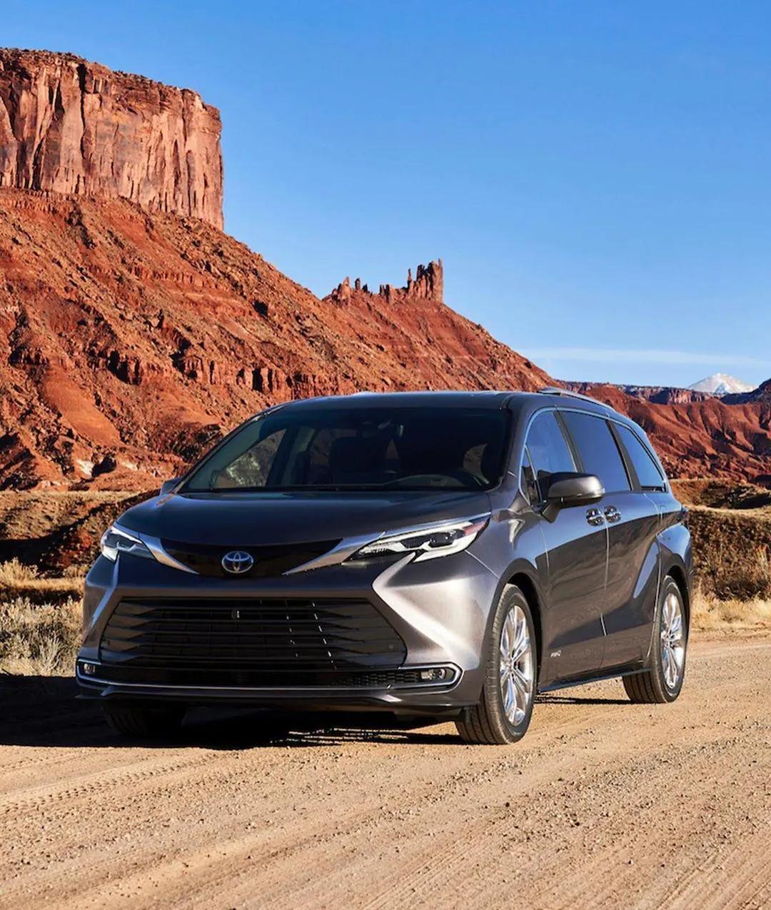 近日,丰田正式发布了全新一代的塞纳(sienna)的官图,全