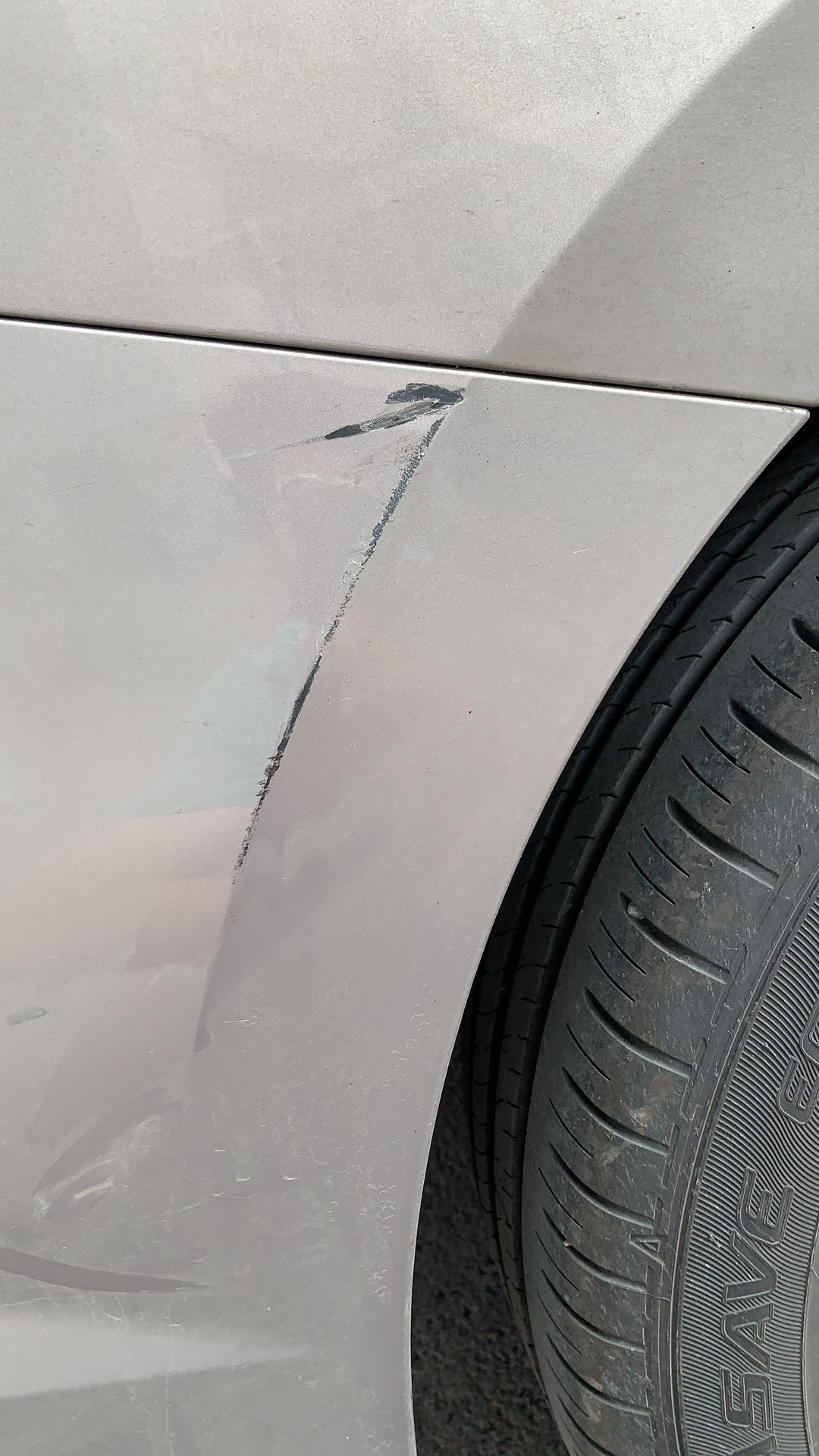 后保险杠海贝金新车喷漆能看出来色差吗