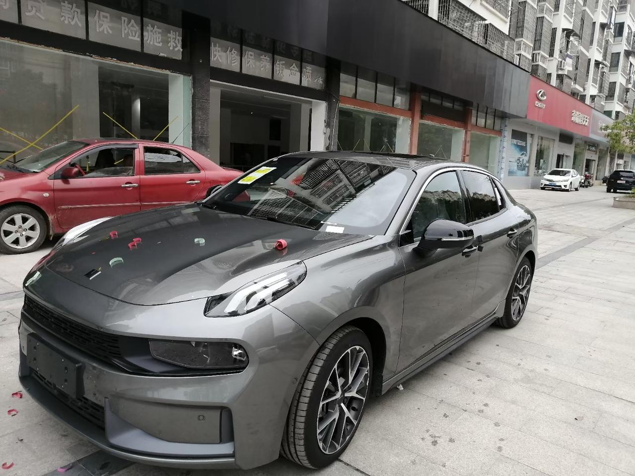 回答了:新出的冠军版灰色好看吗_领克03车友圈_懂车帝