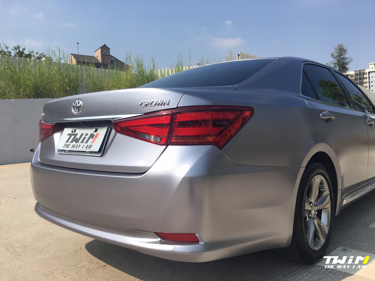 丰田皇冠v6改色案例 电光金属碳灰 质感一流_皇冠车友圈_懂车帝