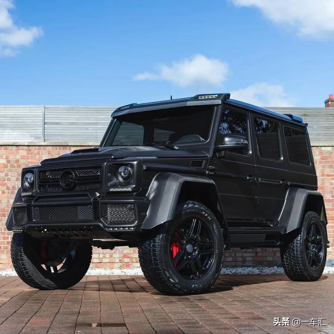 看看这辆巴博斯改装后的奔驰大g满满的碳纤维是不是足够奢华