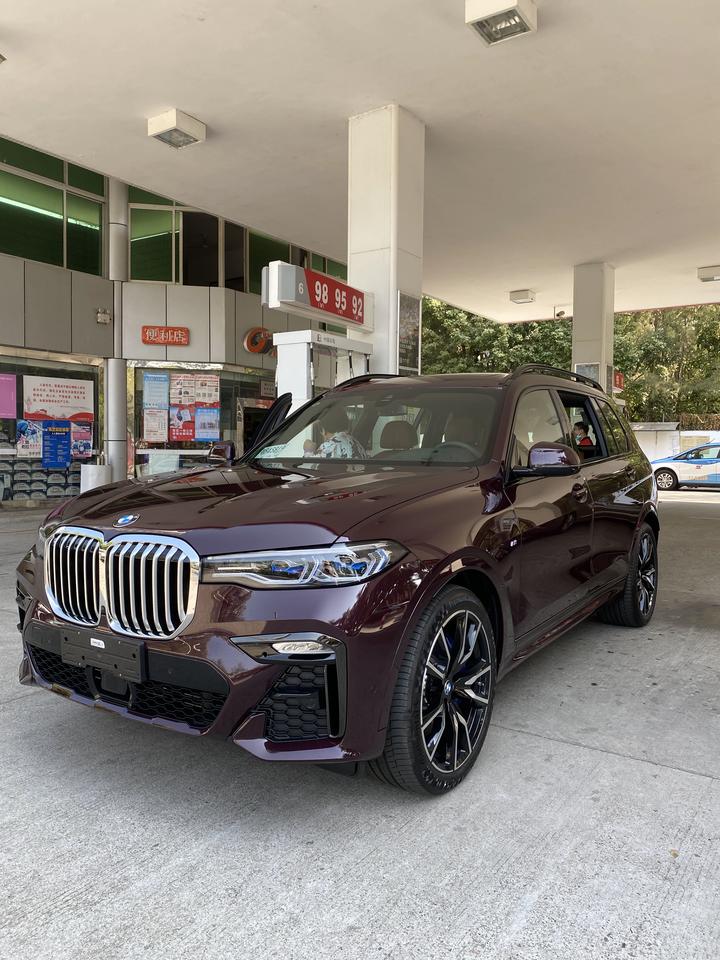 宝马x7 2021款尊享运动 紫水晶色选车没纠结,想买辆大