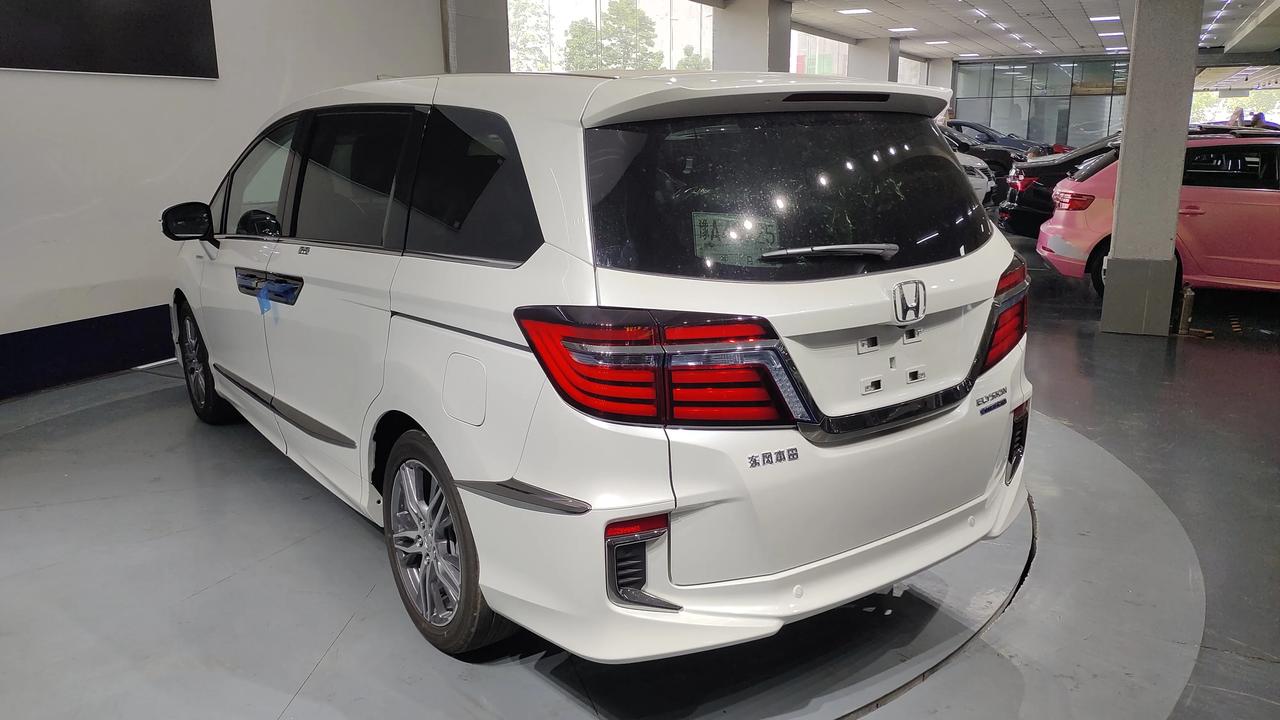 车辆名称2019款艾力绅20l混动豪华版上牌时间未上牌行驶里程001万公里