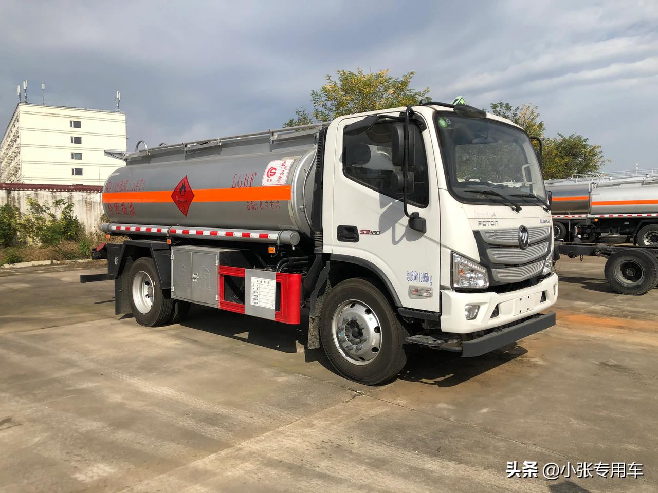 国六福田欧马可8方高端加油车康明斯国六156马力 3800