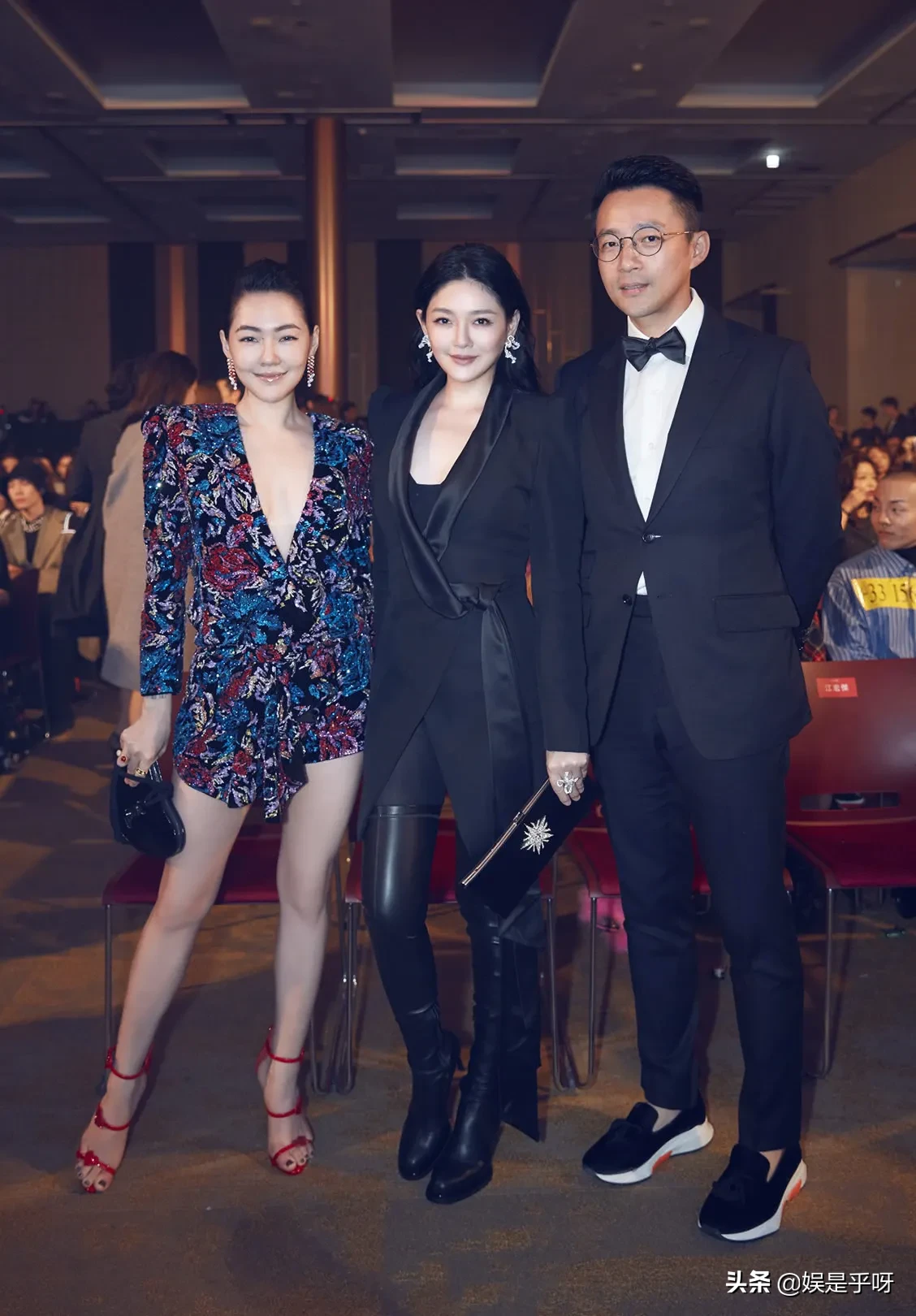 汪小菲|小S甩头发打到汪小菲脸上 粉丝：大S你能不能把你妹拉走