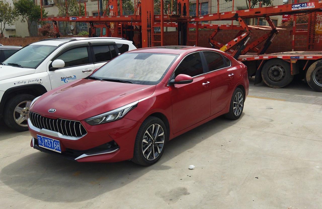 红色真的很漂亮,开过很多车大众,奔驰宝马奥迪都开过,起亚k3