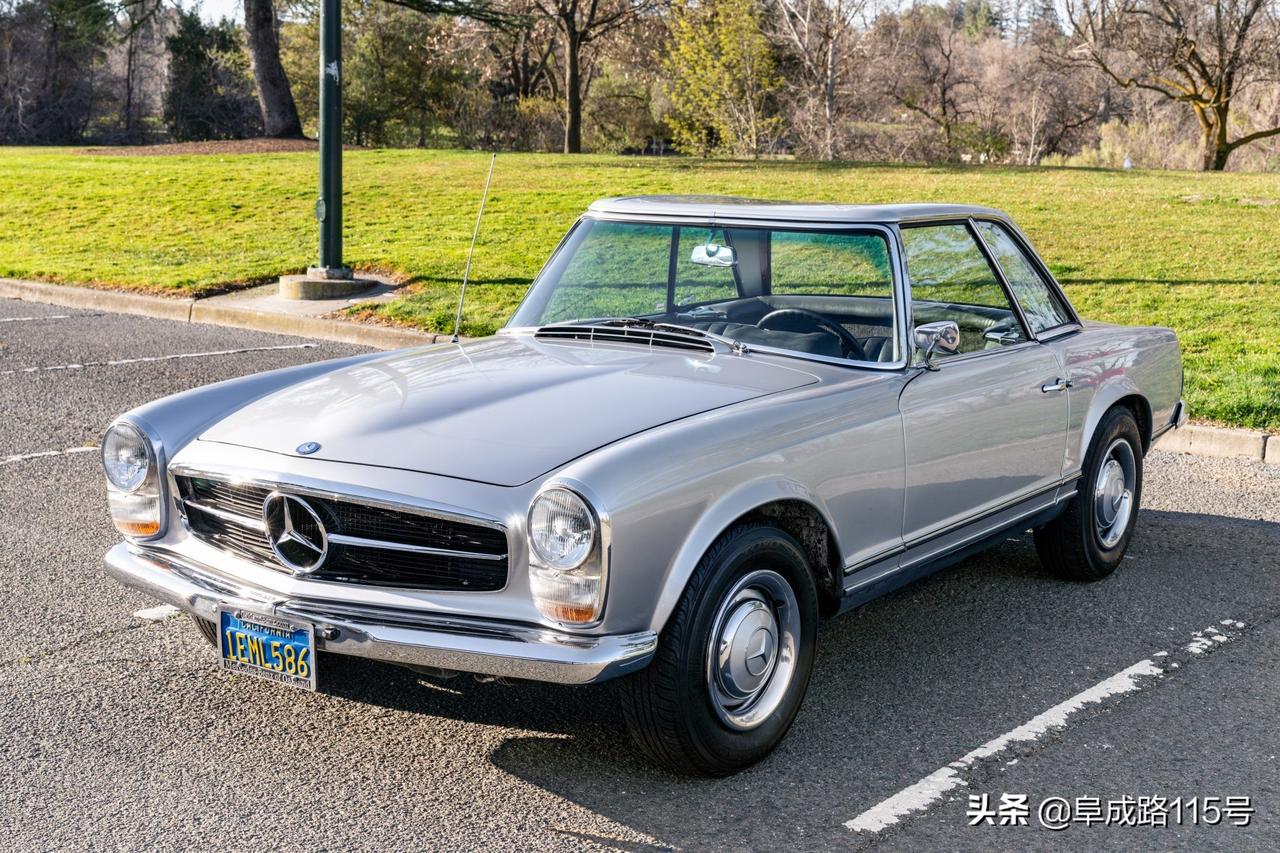 1967款梅赛德斯-奔驰 230sl,拍卖价格为15000美