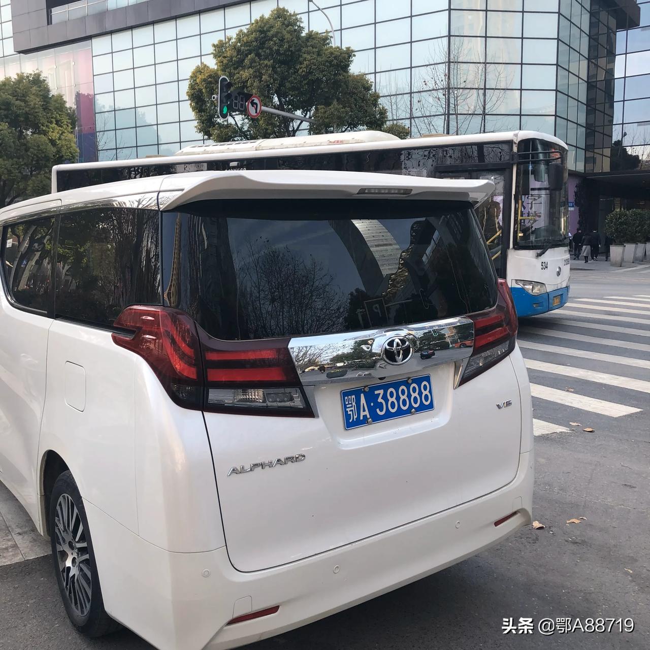 武汉市什么时候开始限制外地车牌啊现在的早高峰可以堵到十点半新能源