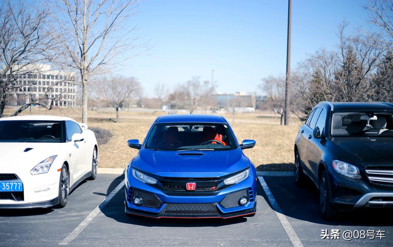 红头本田 civic fk8 typer.配的是冬季胎 并非