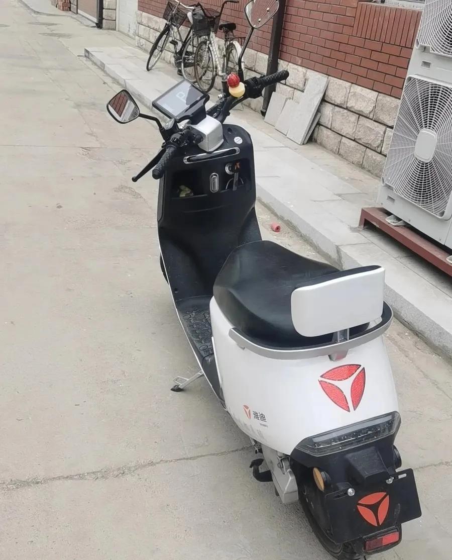 出售雅迪g5锂电运动版 双电 能跑140公里 最快时速64