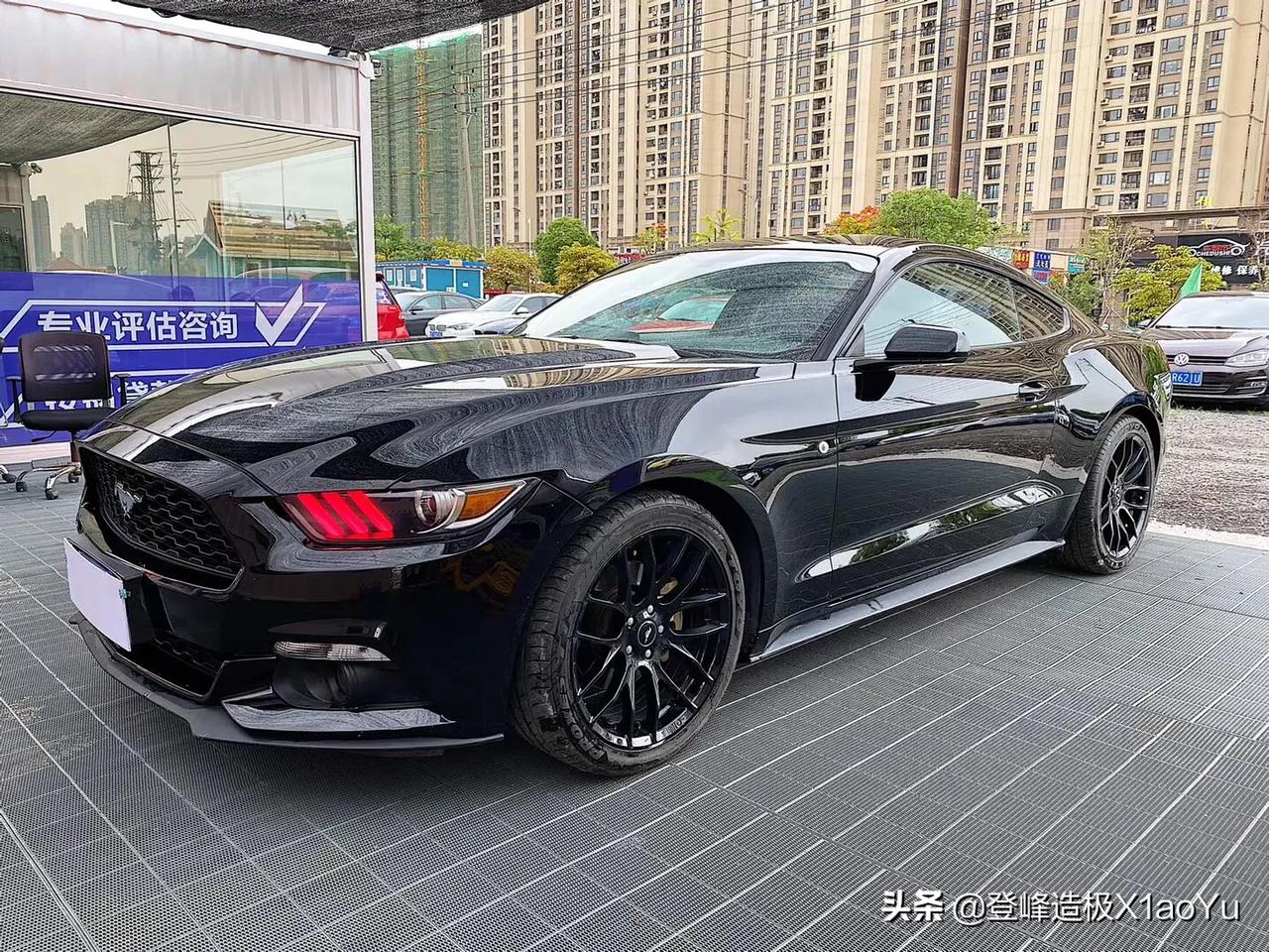 2016年福特野马23t性能版黑武士加装12色可调节星空顶野马