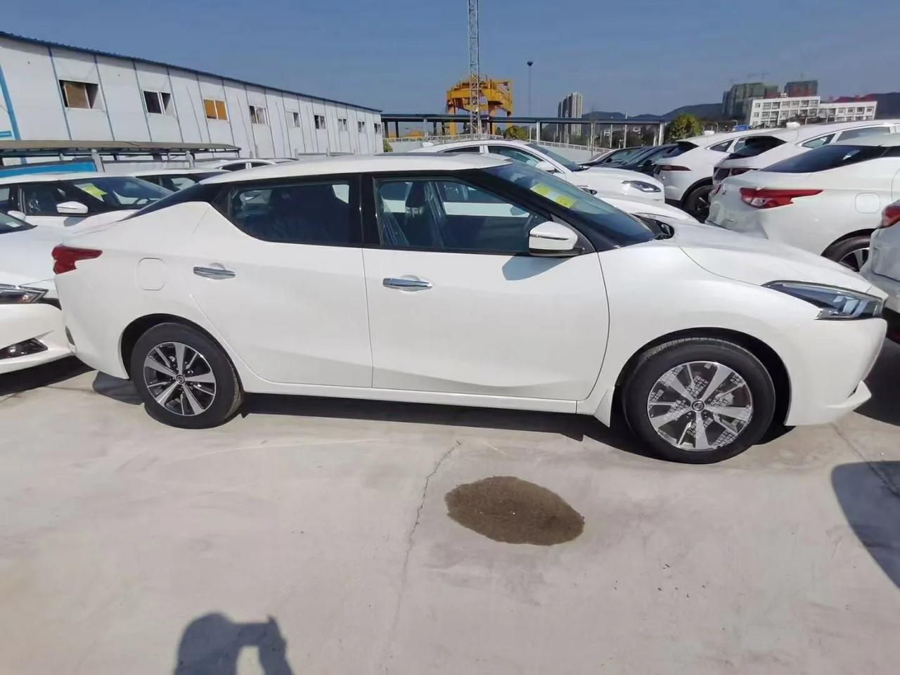 21款日产蓝鸟指导价125900白优惠30000白色2000