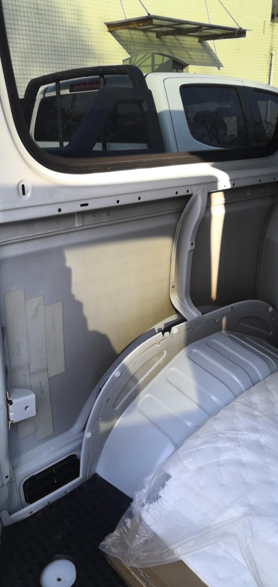 大通v80的车门内衬防潮膜减配到全车只有半扇门有,不会是工人