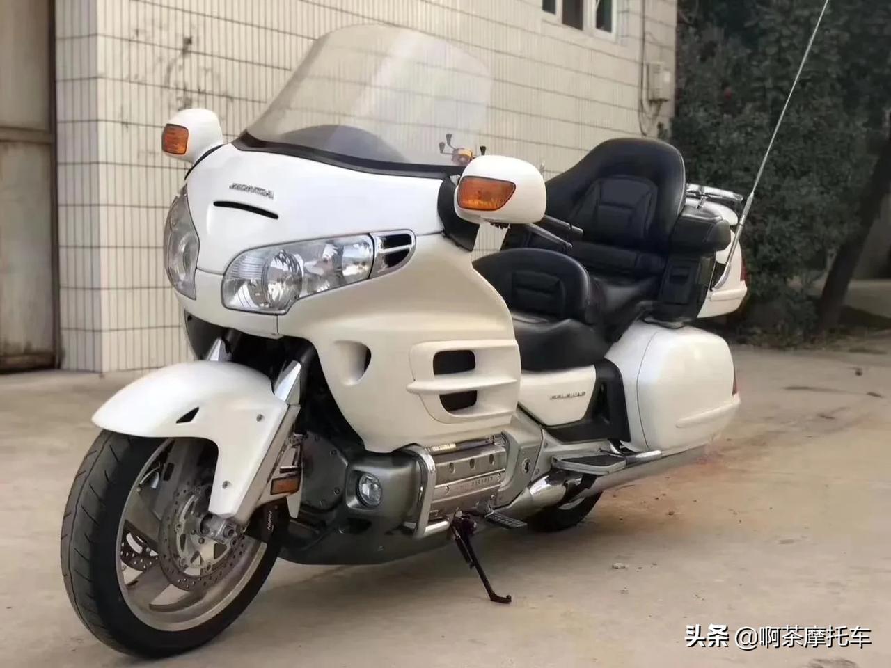 金翼水平對置1800cc六缸發動機__懂車帝