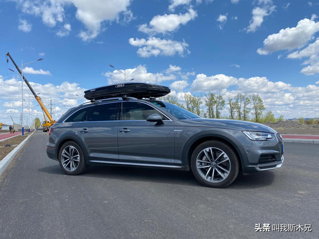 1,外观:旅行车的尾部是明显区别于国产三厢a4l的,整体修长,流线感