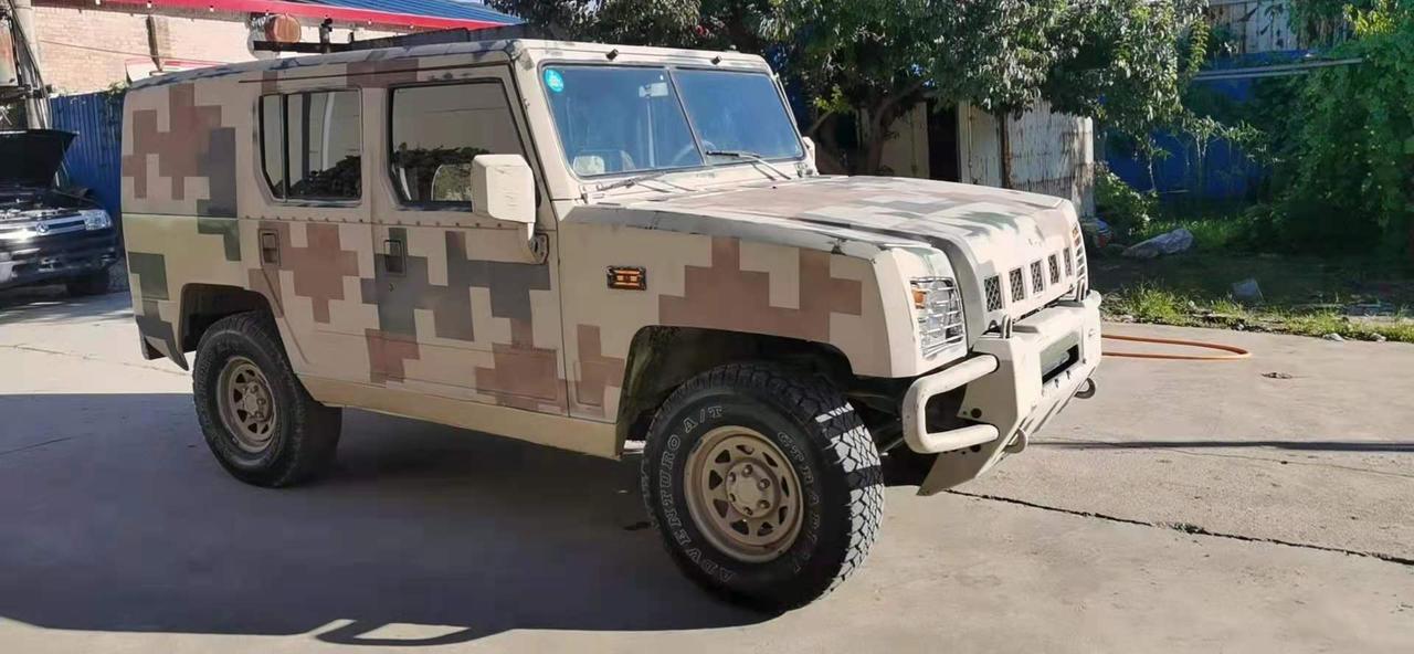勇士作为解放军的第2代军车,自身有着粗犷的内外设计和简单可靠