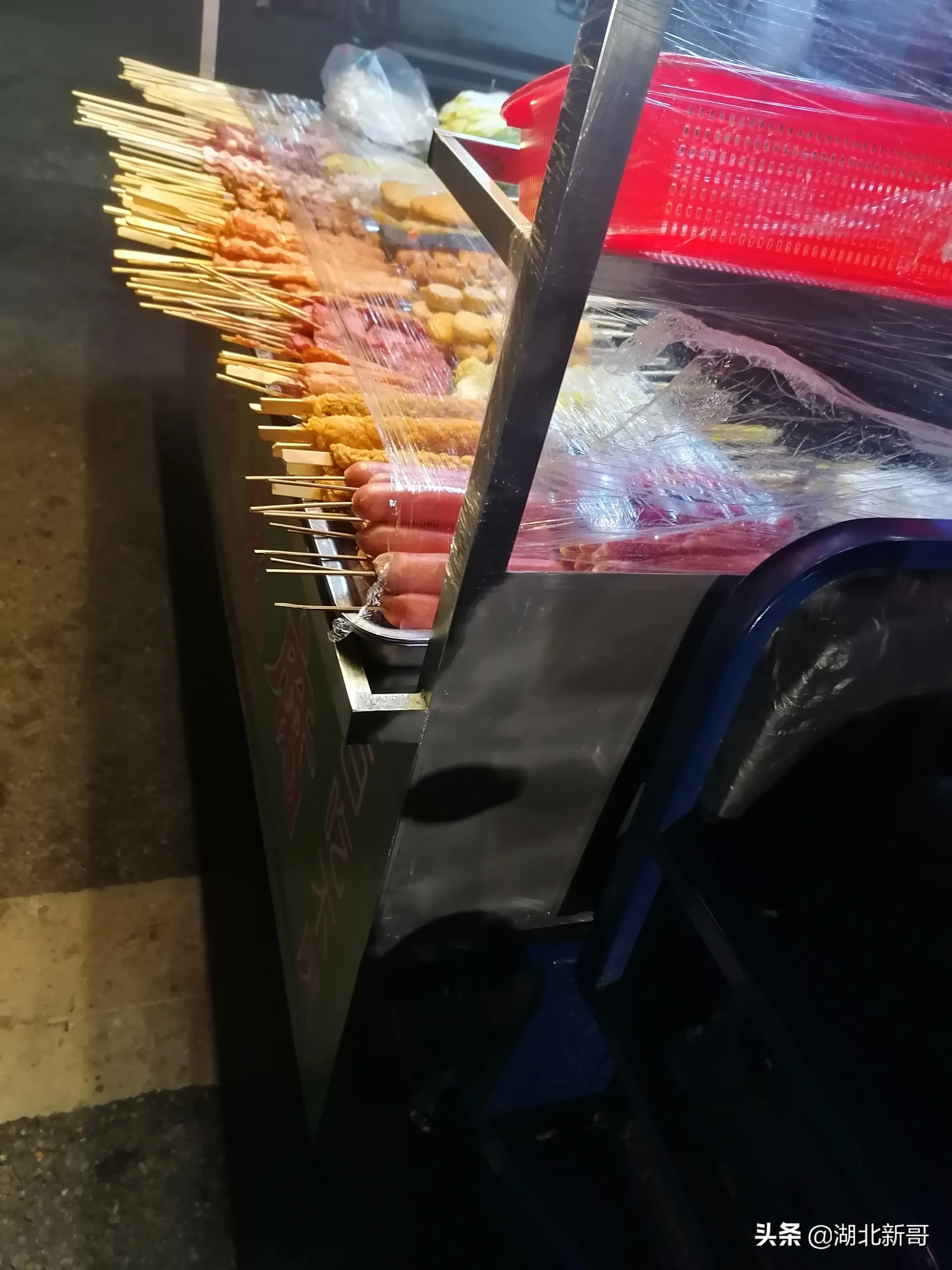 全职摆摊卖铁板豆腐能赚钱不