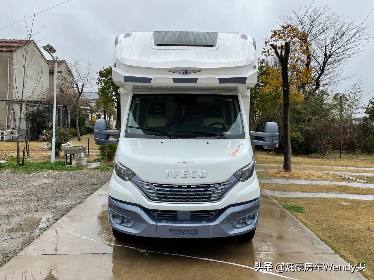 巍豪房车依维柯国六进口6.5t的旅行家1号先奉上九张图给大