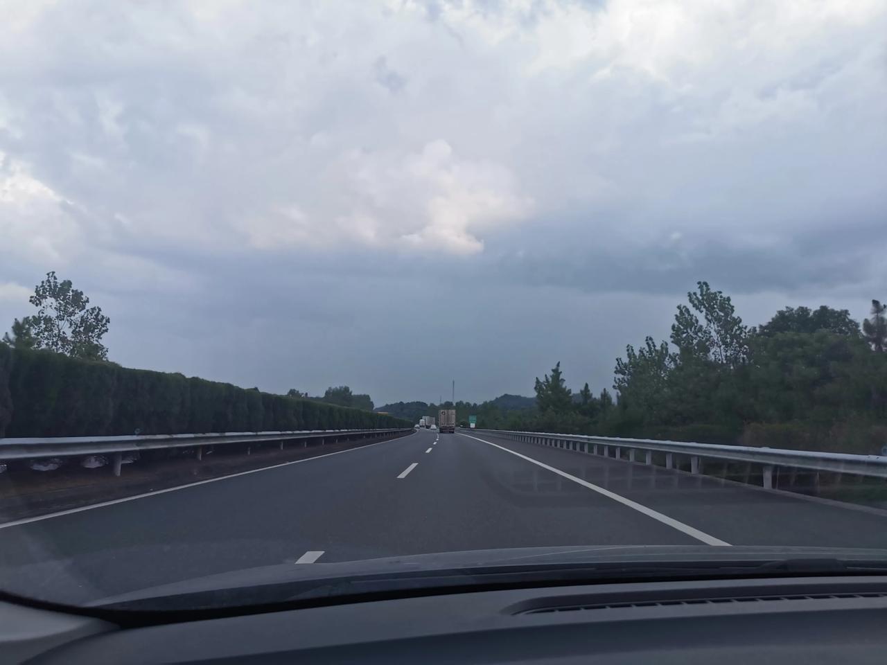 又一次奔波在路上回上饶这个点我开车最容易打瞌睡安全第一请勿疲劳