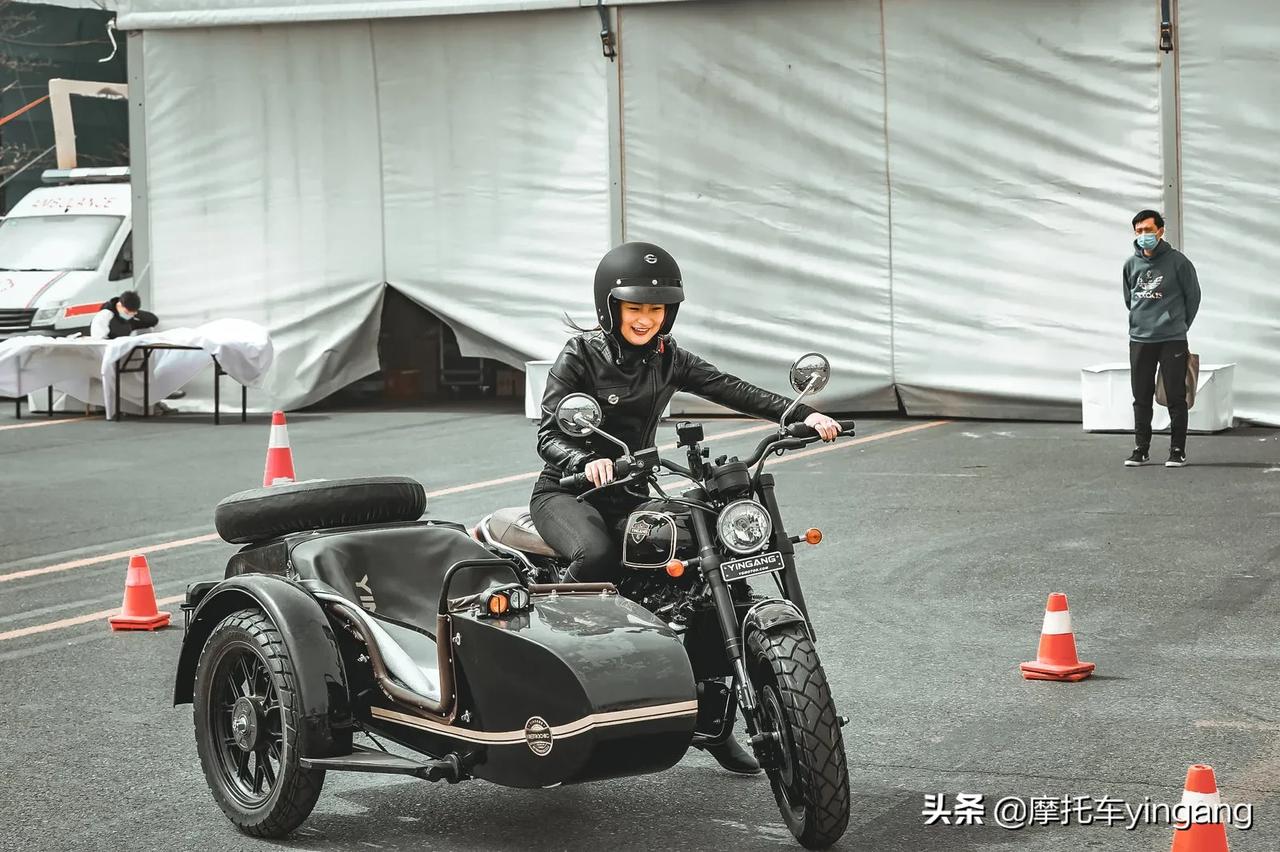 银钢侉子百城试驾银钢摩托边车边三轮系列150200链条200传动轴300旅行