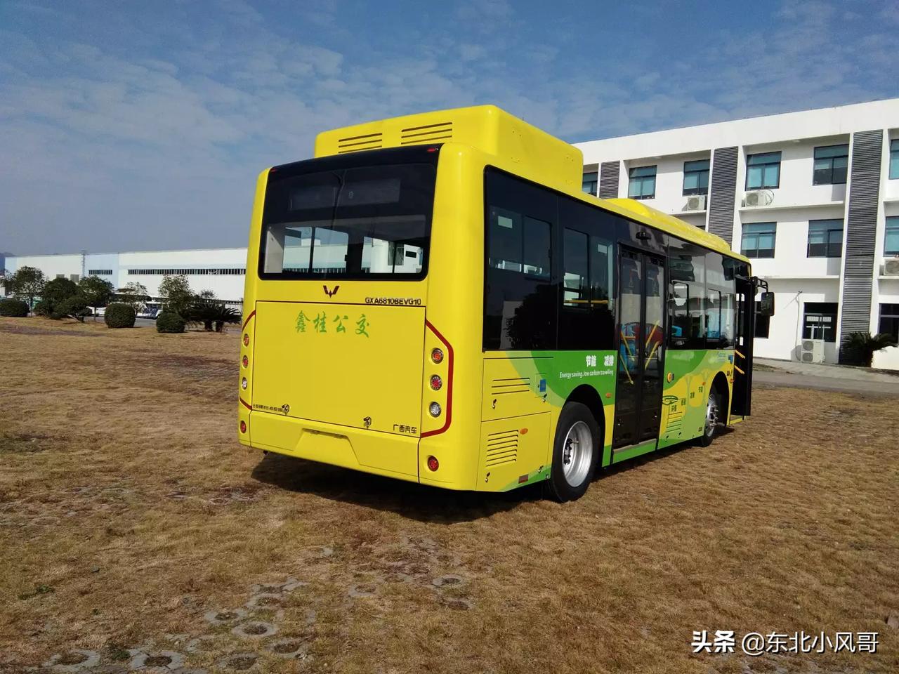 五菱纯电动公交车图片
