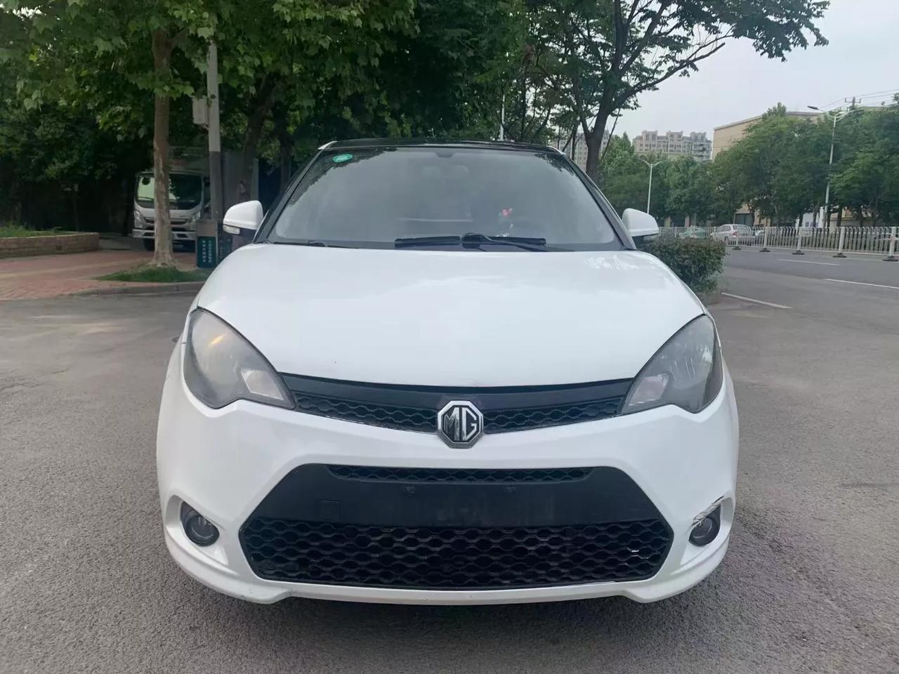 名爵3多功能方向盘天窗自动挡15l