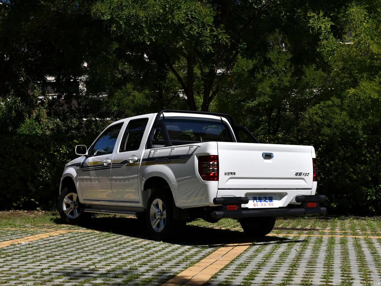 长安神骐f30这是一款行业内性价比最高的皮卡 1,外观:皮卡