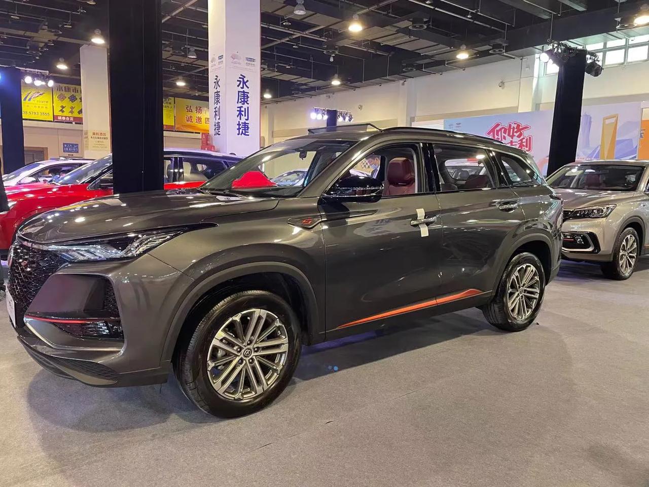 长安75plus安第斯灰原子灰白色实车哪个好看