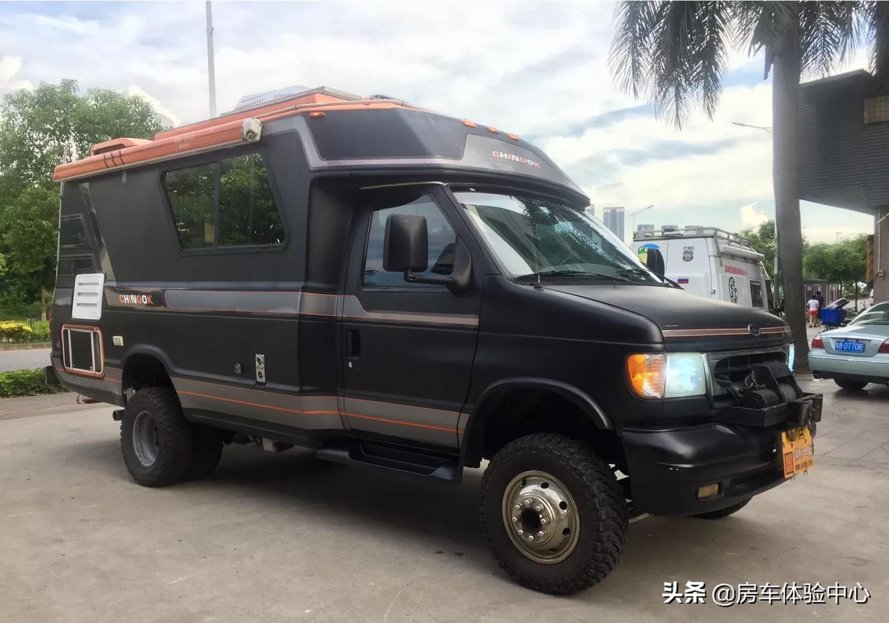 真正越野自行房车 福特e350 分时四驱 非承载式车身 圆你