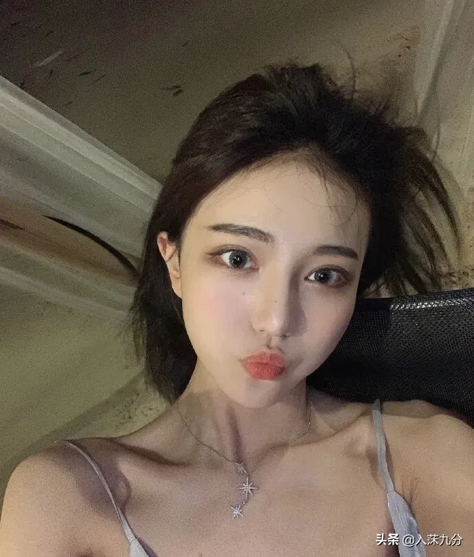 65页ppt，让一个网红女主播彻底红了，她给CEO男友说回家当个伴娘