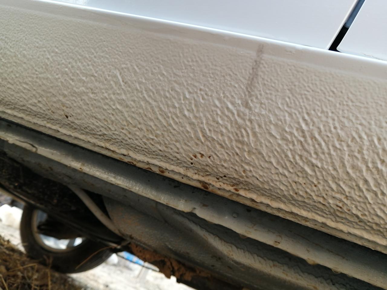 新车不到两个月发现车底的漆这样凸凹不平怎么办买车当时注意