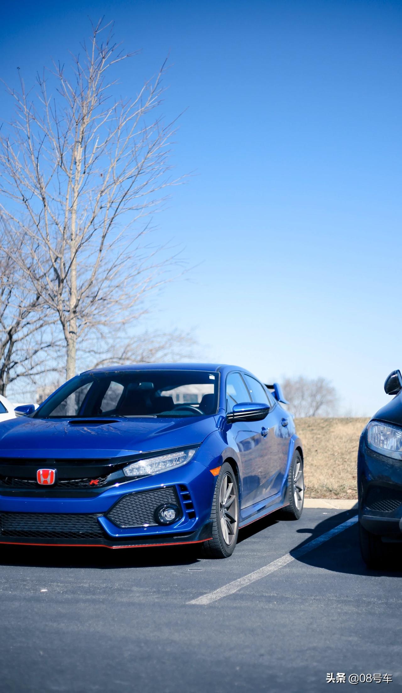 红头本田 civic fk8 typer.配的是冬季胎 并非