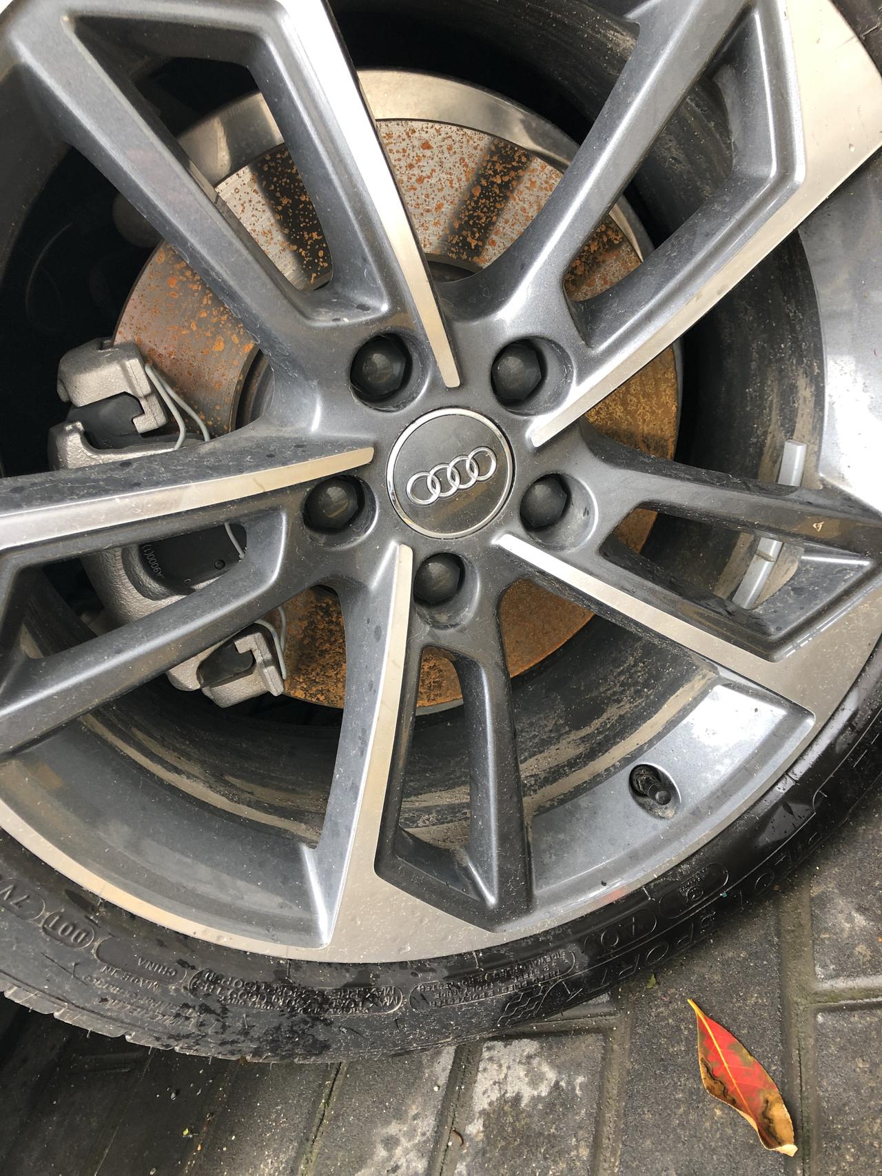 提车有俩个月了刹车盘怎么会生锈怎么严重ni