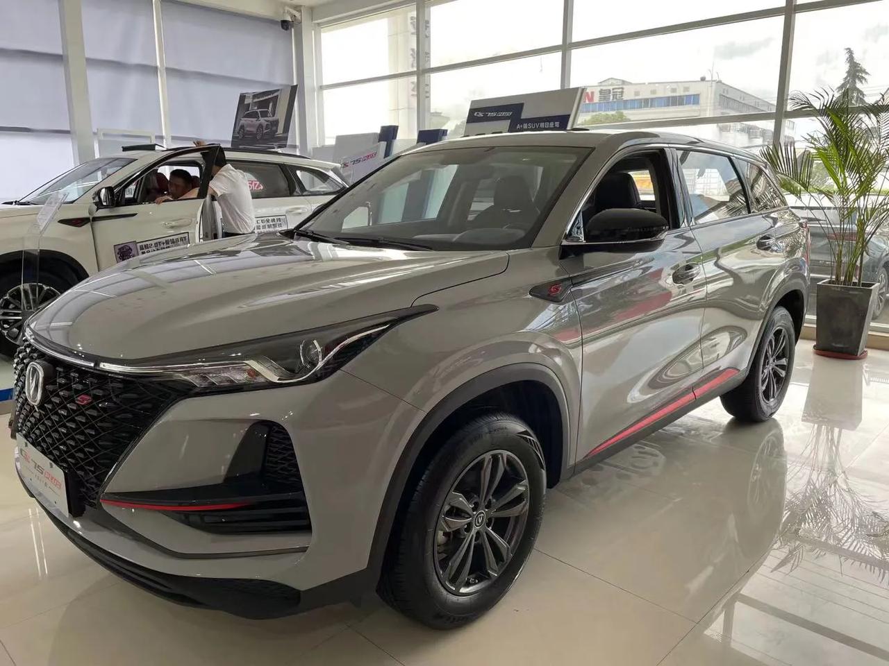 长安75plus安第斯灰原子灰白色实车哪个好看