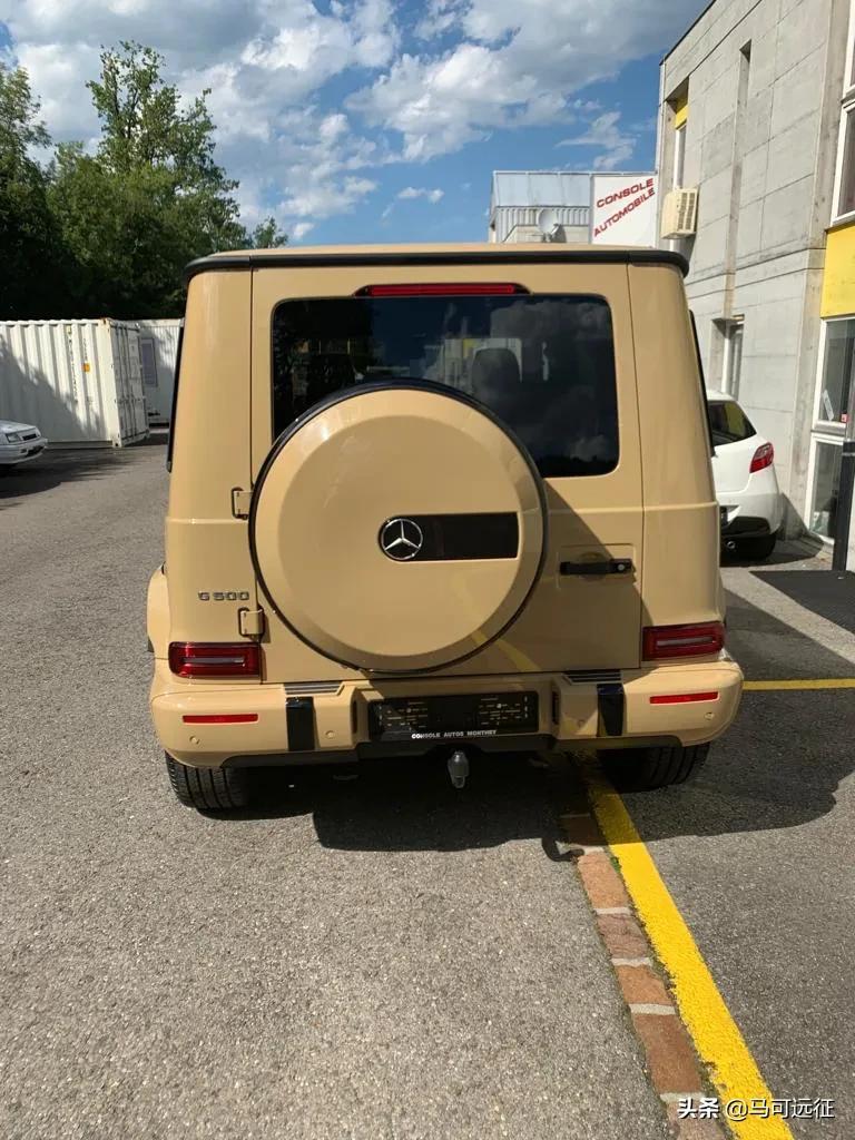 奔驰g500沙漠黄颜色国内少见,一台不一样的g.配置方面:a
