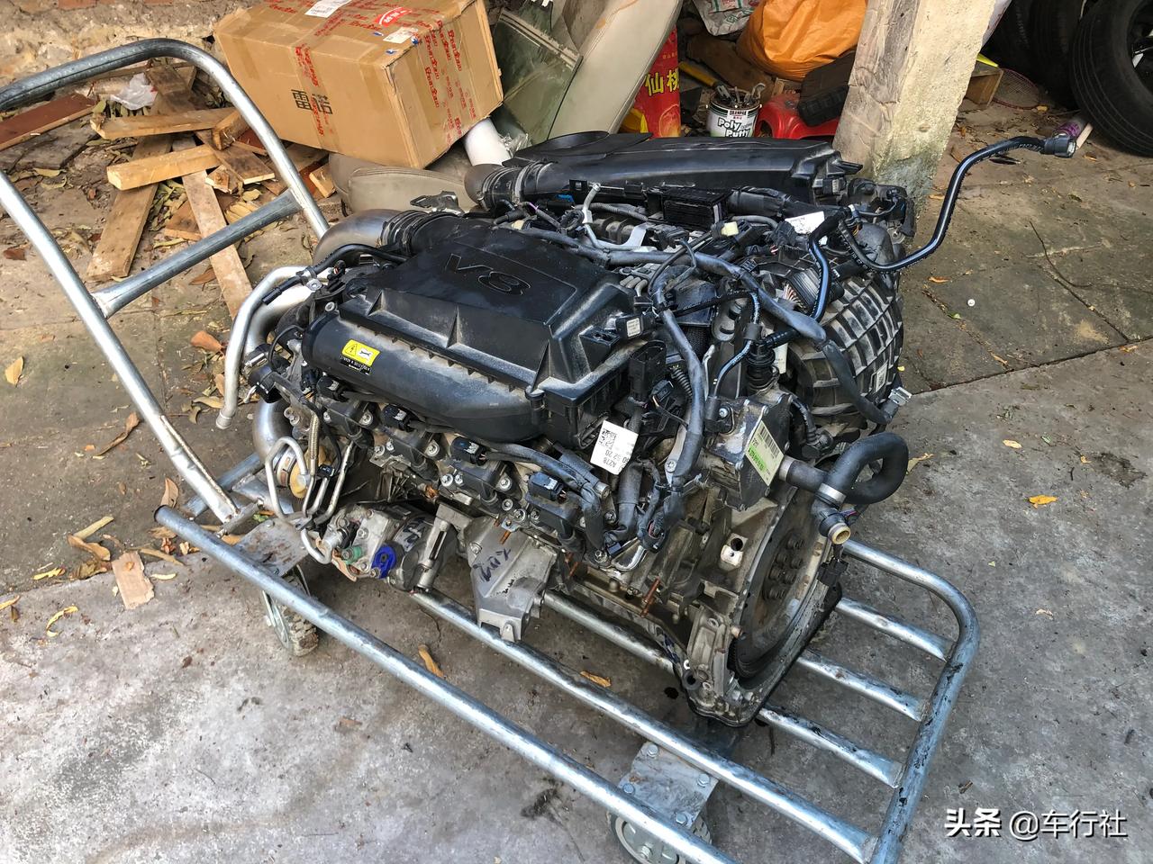 奔驰的m278,大型v8发动机,拆下足足一年,放了好久了 现