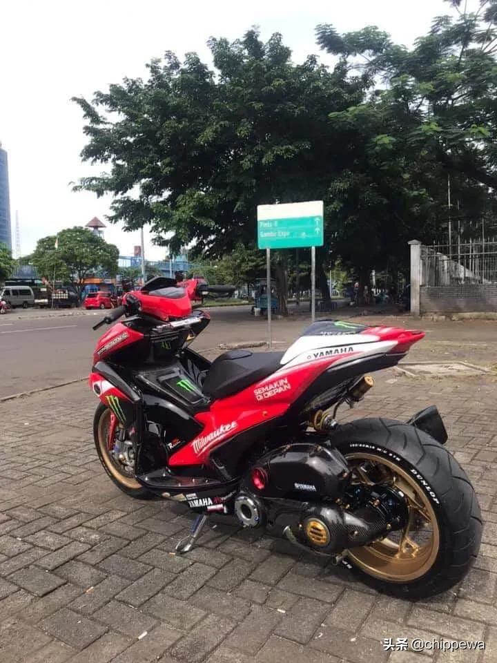 雅马哈nvx155赛道版真的好看可惜国内不上太喜欢这车了你们喜欢吗