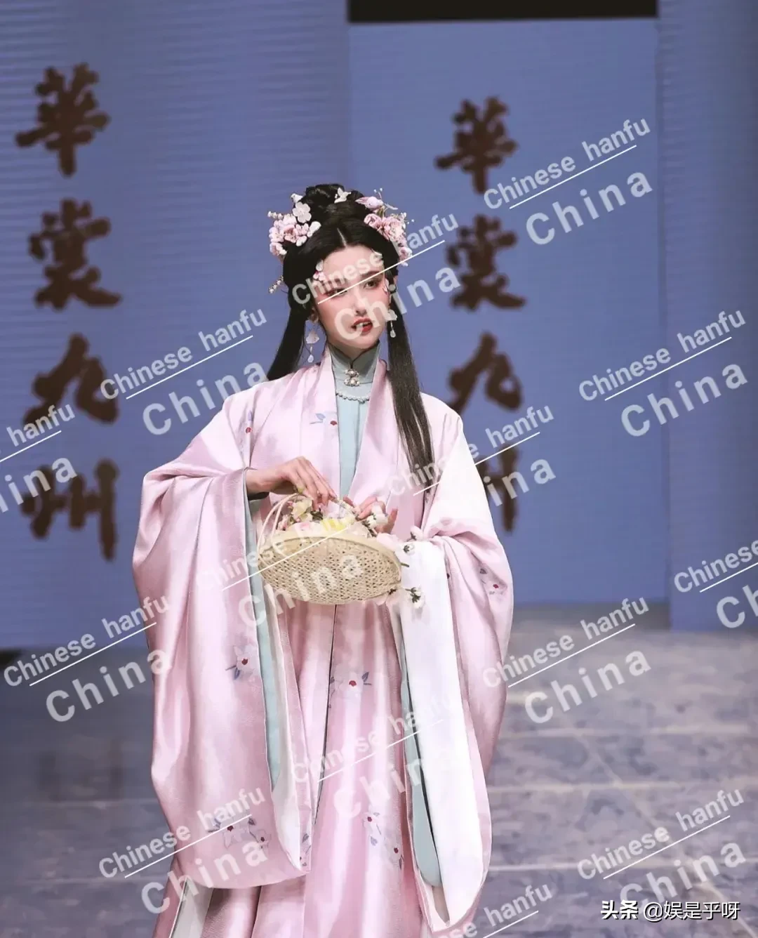 山水霓裳|春晚李宇春《山水霓裳》是美艳绝伦还是有待商榷?