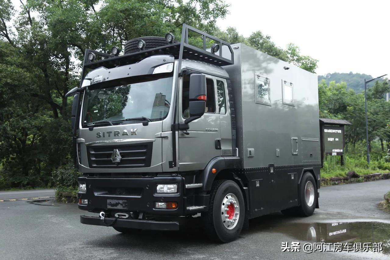 这款车有喜欢的嘛中国重汽底牌房车